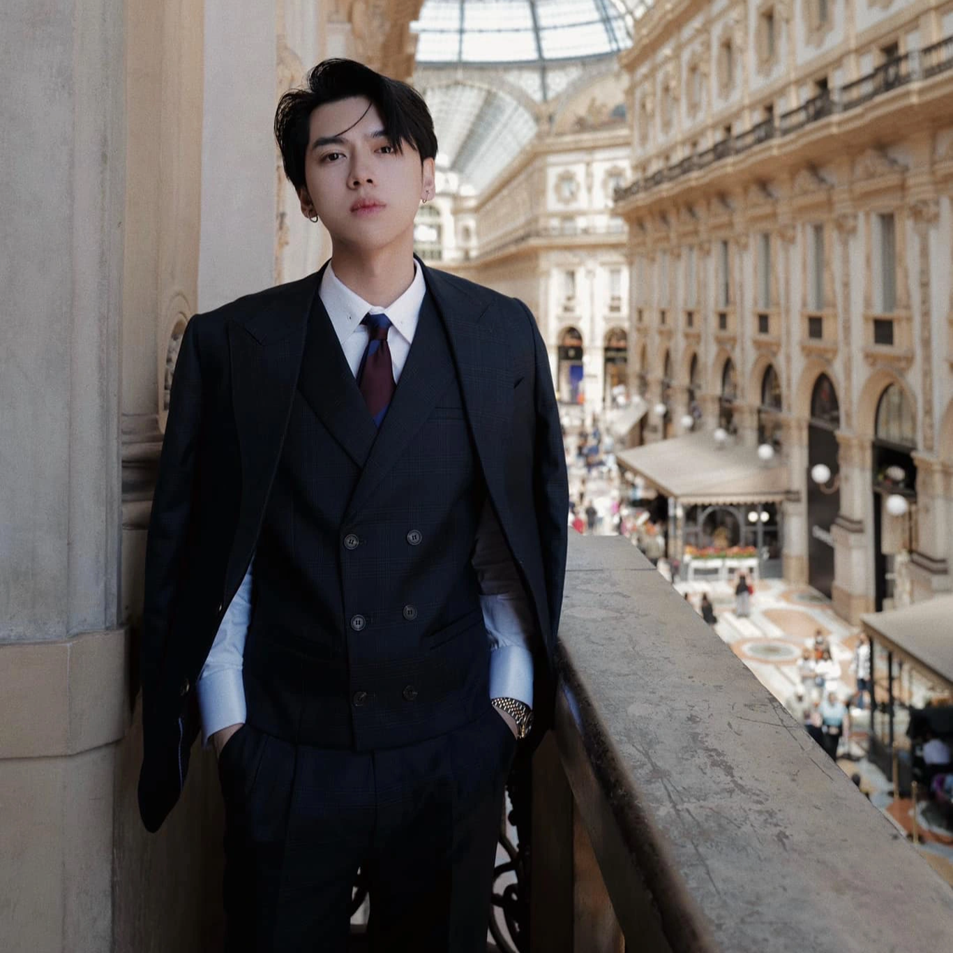 Tuan muda Hanoi membuat kehebohan Siapa orang itu dengan tiba-tiba melamar pacarnya - 1 Thiếu gia Hà thành gây sốt tại Người ấy là ai bất ngờ cầu hôn bạn gái - 1