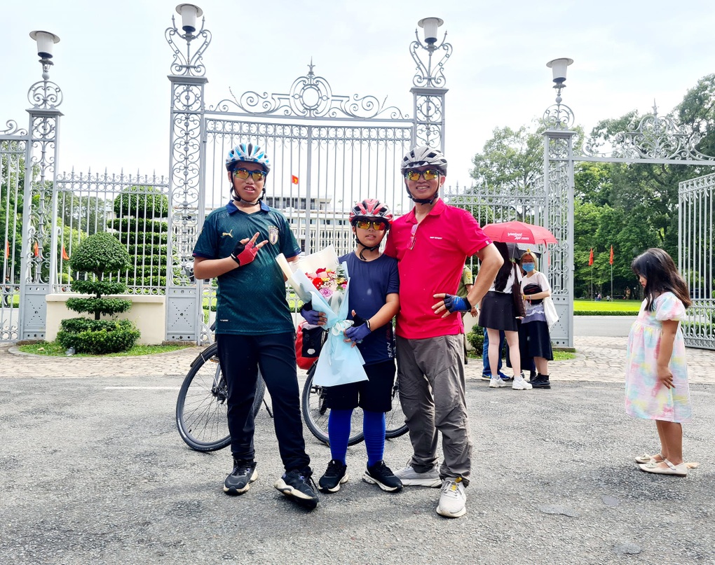 Hi hữu: Cậu bé 11 tuổi đạp xe vượt 1800km từ Bắc vào Nam - 12 Hi hữu: Cậu bé 11 tuổi đạp xe vượt 1800km từ Bắc vào Nam - 12