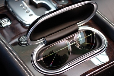 Bentley - Kính thượng hạng chỉ dành cho quý ông