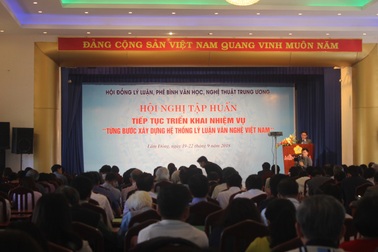 “Từng bước xây dựng hệ thống lý luận văn nghệ Việt Nam”