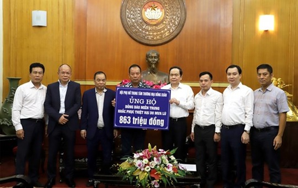 Mặt trận phân bổ 325 tỷ đồng đến bà con vùng lũ - 1 Mặt trận phân bổ 325 tỷ đồng đến bà con vùng lũ - 1