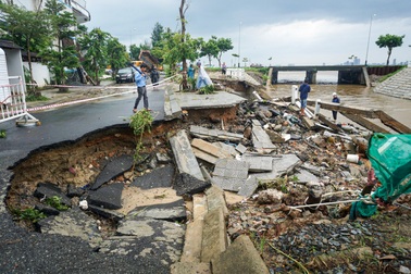 Xuất hiện nhiều điểm sạt lở ở Đà Nẵng