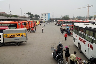 Hà Nội: Nhà xe "kêu trời" vì cận Tết vẫn vắng khách