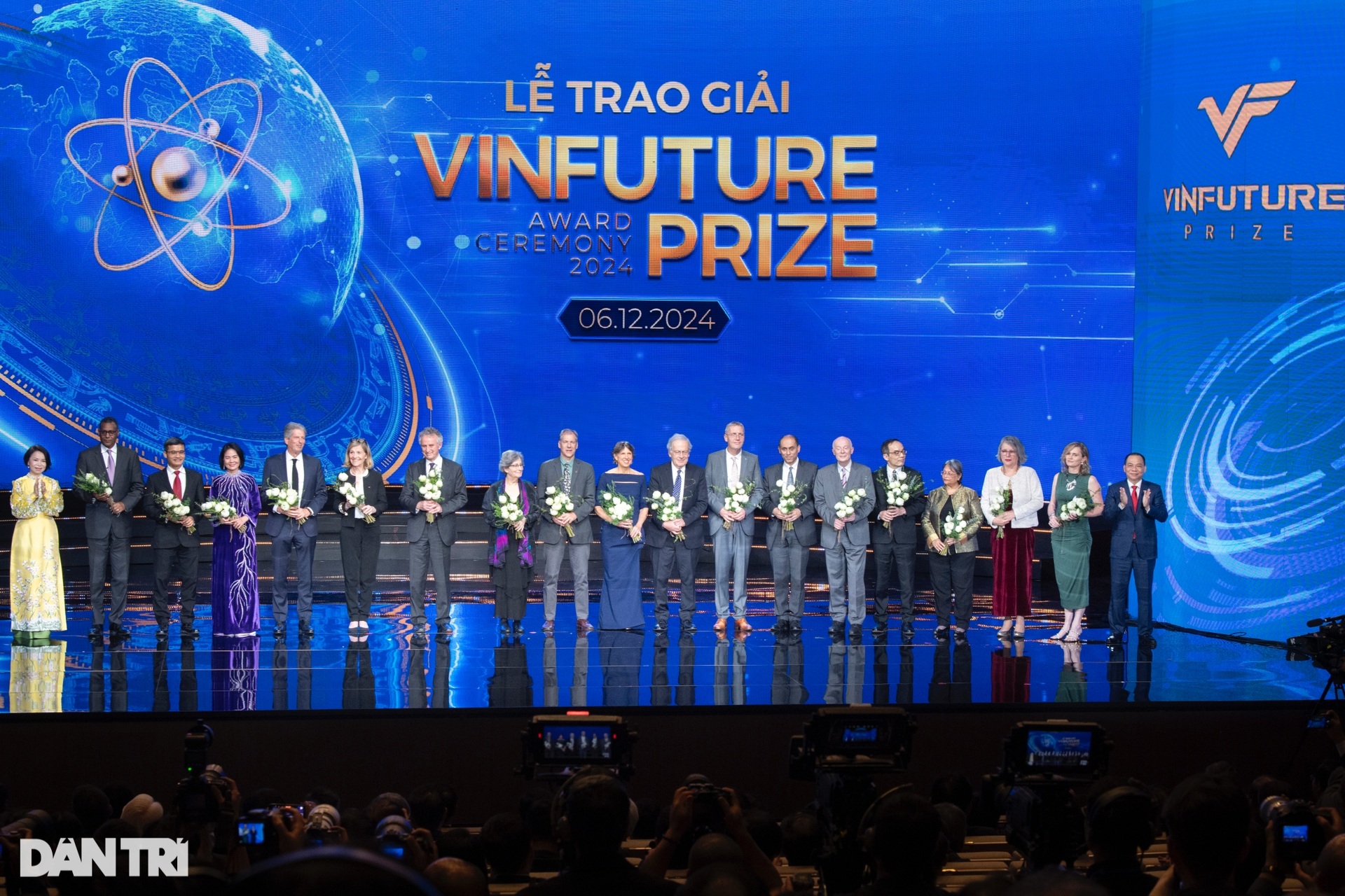 Toàn cảnh Lễ trao giải VinFuture 2024 vinh danh những nhà khoa học xuất sắc - 6 Toàn cảnh Lễ trao giải VinFuture 2024 vinh danh những nhà khoa học xuất sắc - 6