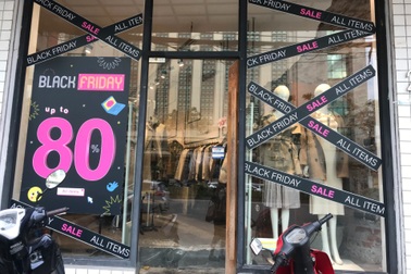 Black Friday 2021: Quán vắng tanh, khách lèo tèo đúng nghĩa "ngày đen tối"