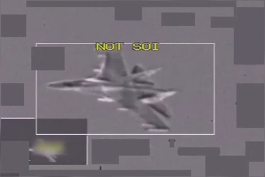 Mỹ công bố video Su-35 Nga áp sát tiêm kích Mỹ ở Syria
