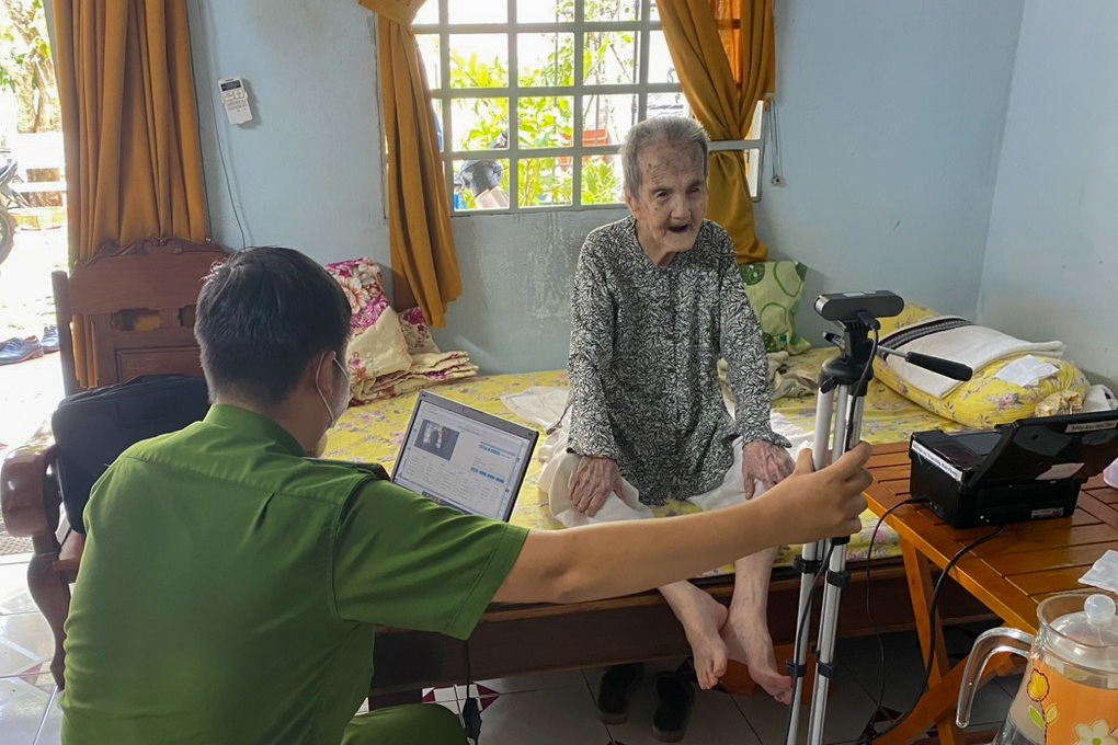 Người cao tuổi, khuyết tật ở TP Thủ Đức được làm CCCD tại nhà - 4 Người cao tuổi, khuyết tật ở TP Thủ Đức được làm CCCD tại nhà - 4