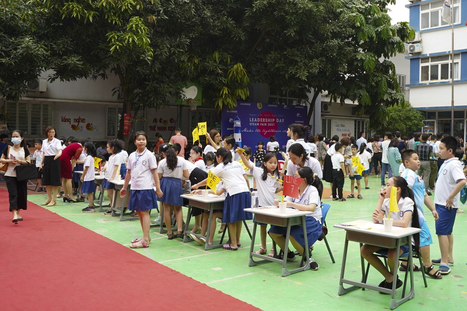 Trải nghiệm một ngày làm lãnh đạo của học sinh tiểu học - 2 Trải nghiệm một ngày làm lãnh đạo của học sinh tiểu học - 2