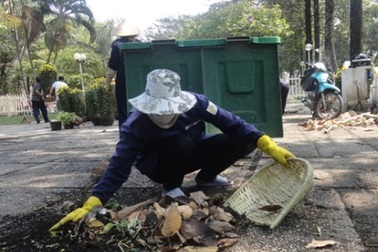 Tất bật cho thành phố sạch đẹp đón Xuân