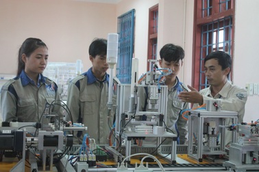 Đang học nghề đã được trả "lương"