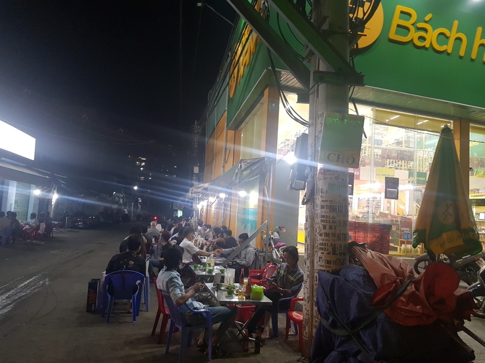 Hàng quán ở TPHCM sau lệnh dừng hoạt động: Nơi đóng cửa, chỗ thờ ơ - 10 Hàng quán ở TPHCM sau lệnh dừng hoạt động: Nơi đóng cửa, chỗ thờ ơ - 10