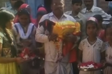 Cả nghìn người đến xem đám cưới hoành tráng của của hai con chó