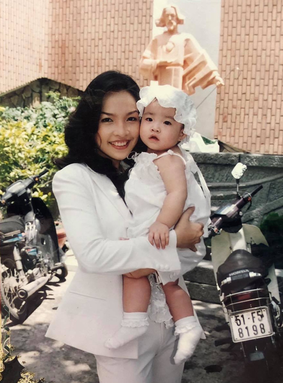 Hiền Thục hiếm hoi khoe ảnh con gái thời bé - 2 Hiền Thục hiếm hoi khoe ảnh con gái thời bé - 2