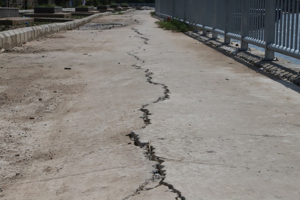 Vì sao dự án kè sông nghìn tỷ ở Cần Thơ chưa làm xong đã phải đào lên? - 1 Vì sao dự án kè sông nghìn tỷ ở Cần Thơ chưa làm xong đã phải đào lên? - 1