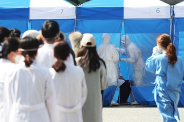 Số người nhiễm virus corona ở Hàn Quốc tăng chậm lại