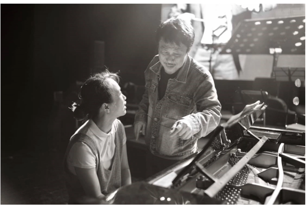 Trinh Hương - Bùi Công Duy lần đầu song tấu tác phẩm Tình yêu của biển - 1 Trinh Hương - Bùi Công Duy lần đầu song tấu tác phẩm Tình yêu của biển - 1