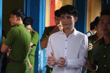 Nhớ mẹ không chịu ăn cơm, bé trai bị cha đạp chết