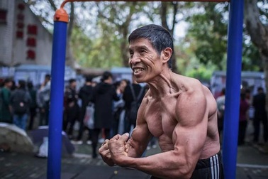 Nhà vô địch thể hình người Trung Quốc qua đời vì nhiễm virus corona