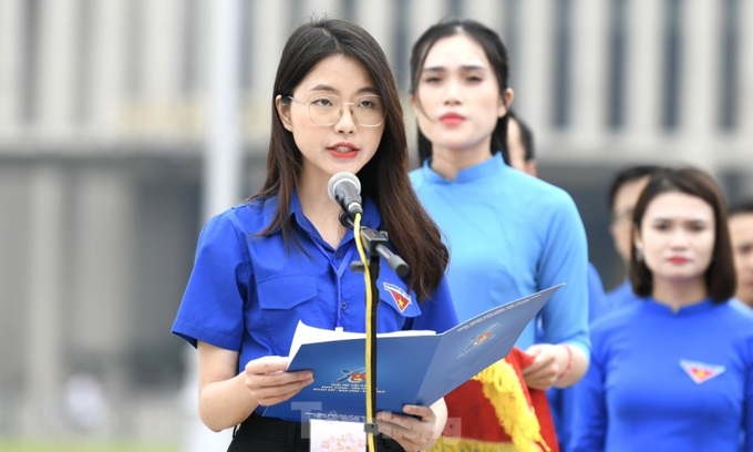 Đại biểu Nguyễn Thị Châu Anh, Phó Chủ tịch Hội Sinh viên Việt Nam TPHCM phát biểu báo công với Bác.