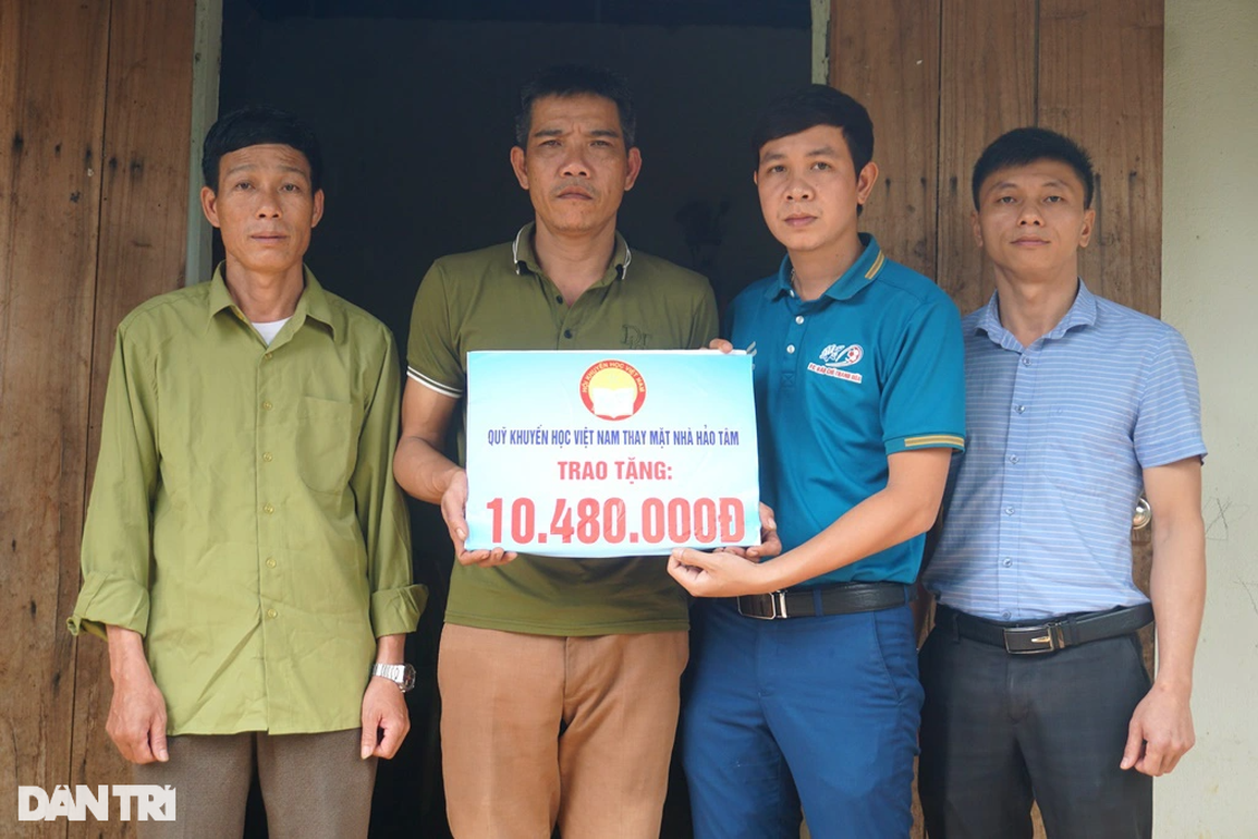 Người chồng có vợ mất vì ung thư được bạn đọc giúp đỡ gần 120 triệu đồng - 2 Người chồng có vợ mất vì ung thư được bạn đọc giúp đỡ gần 120 triệu đồng - 2