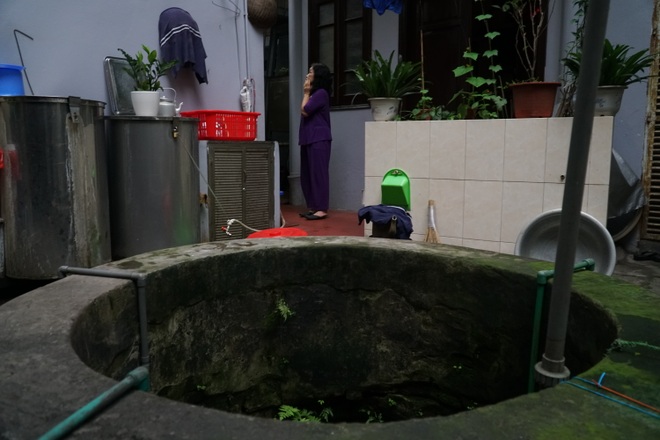 Hà Nội: Hàng chục giếng cổ ẩn mình trong lòng phố cổ - 12 Hà Nội: Hàng chục giếng cổ ẩn mình trong lòng phố cổ - 12
