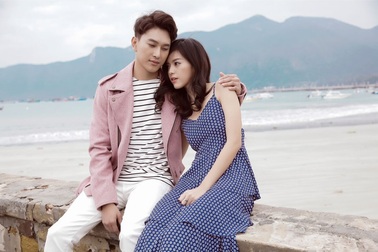 Hoàng Kỳ Nam bất ngờ cặp kè với “bông hồng lai” Trúc Anh