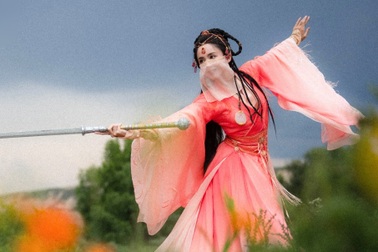 Vẻ ngoài xinh đẹp của Cổ Lực Na Trát không cứu được "Thần thoại 2"