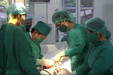 Thêm 50 bác sĩ trẻ được "cầm tay chỉ việc", đào tạo giỏi về vùng khó khăn