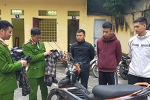 Đã xác định 3 đối tượng ném chất bẩn vào nhà phóng viên Dân trí