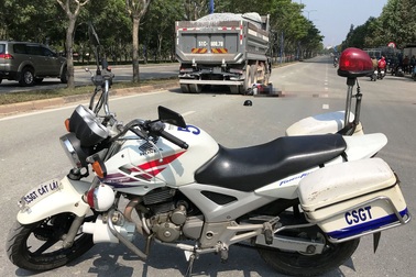 Truy đuổi xe tải cán chết 2 nam thanh niên trên đại lộ Mai Chí Thọ