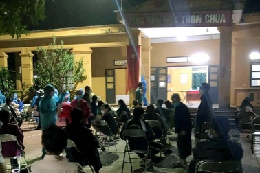 Xuất hiện ổ dịch lớn, yêu cầu người dân hạn chế ra khỏi nhà