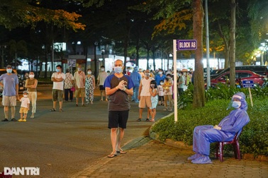 TPHCM ngưng các chợ tự phát, dừng vận chuyển hành khách công cộng