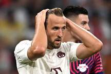 HLV Thomas Tuchel xin lỗi Harry Kane sau trận thua sốc của Bayern Munich