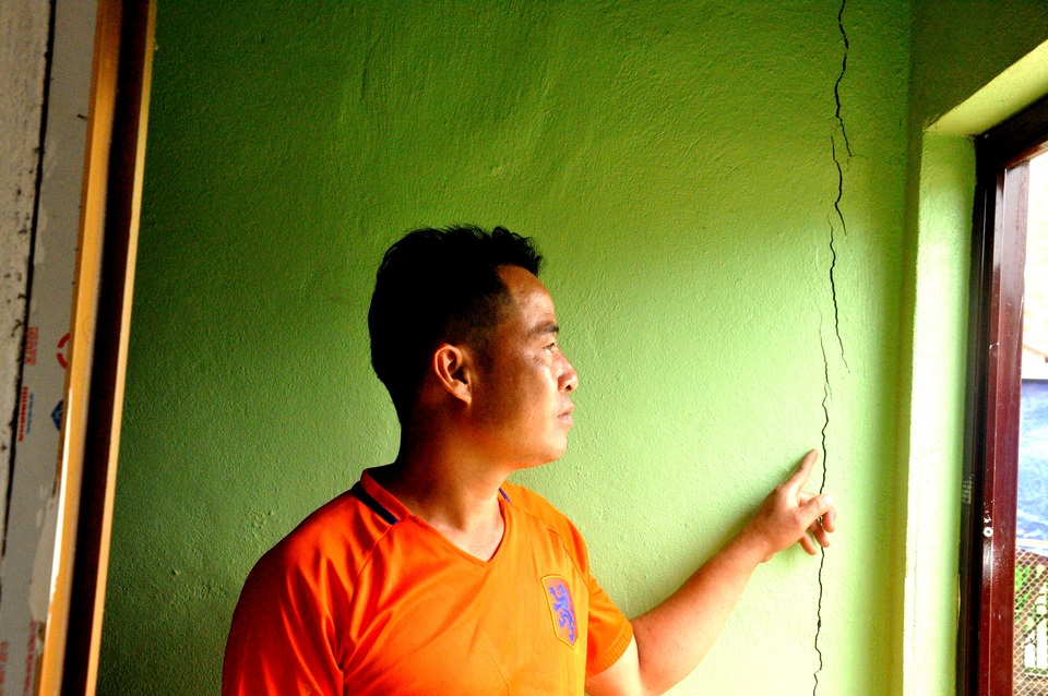 Về nơi người dân sống lo sạt lở, chết không có đường đi chôn - 8 Về nơi người dân sống lo sạt lở, chết không có đường đi chôn - 8