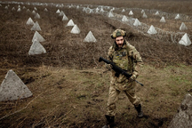 Ukraine dựng bức tường thép, "náu mình chờ thời" phản công Nga