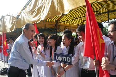 Chủ tịch Ủy ban Trung ương Mặt trận Tổ quốc dự khai giảng tại Trà Vinh