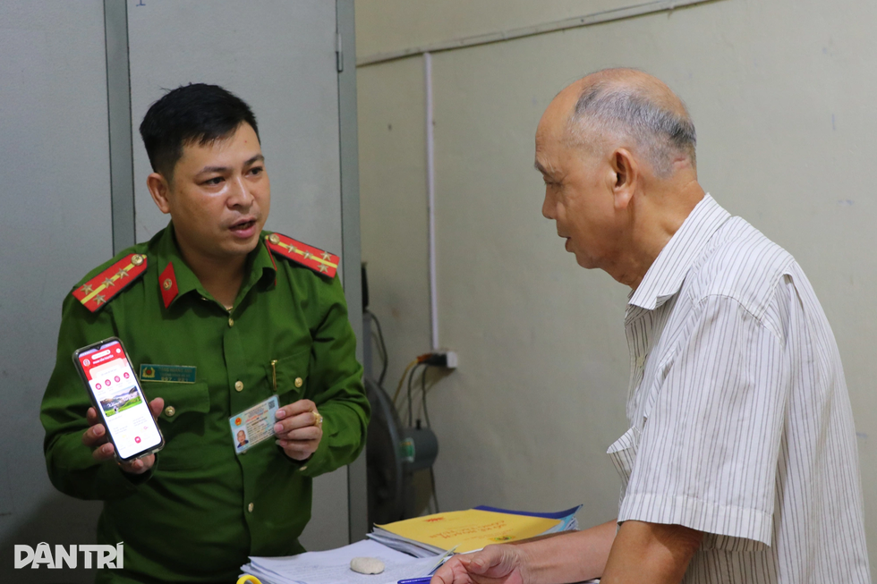 Nhận trưởng công an xã làm con nuôi, cụ bà U80 tiết lộ nguyên nhân bất ngờ - 9 Nhận trưởng công an xã làm con nuôi, cụ bà U80 tiết lộ nguyên nhân bất ngờ - 9