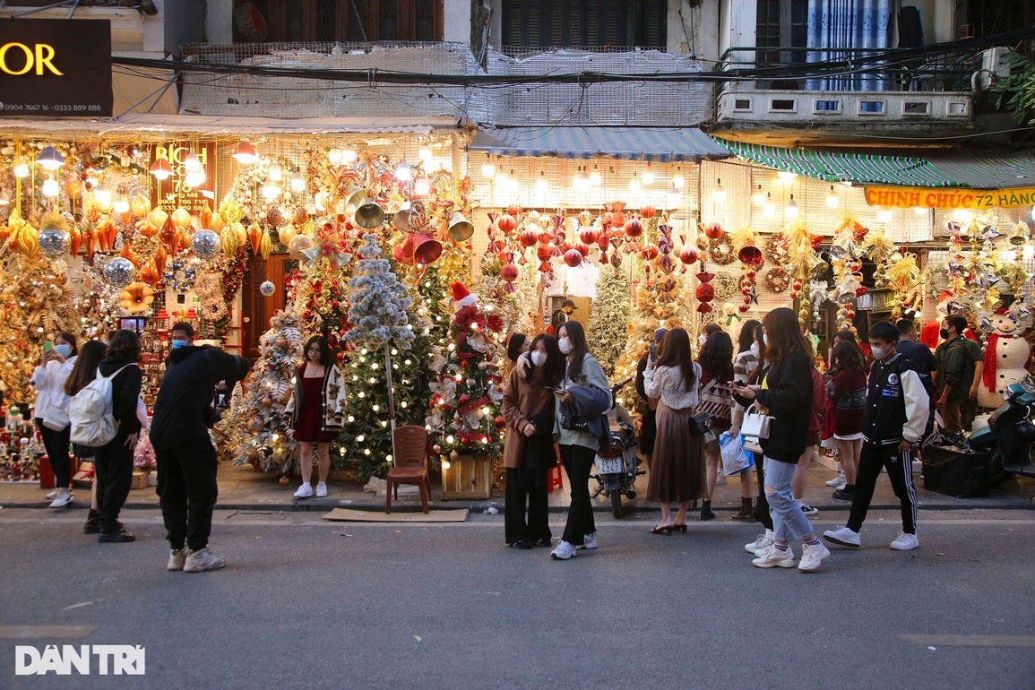 Hà Nội lo ngại lây lan dịch dịp Noel, xây dựng kịch bản 3.000 ca mỗi ngày - 3 Hà Nội lo ngại lây lan dịch dịp Noel, xây dựng kịch bản 3.000 ca mỗi ngày - 3