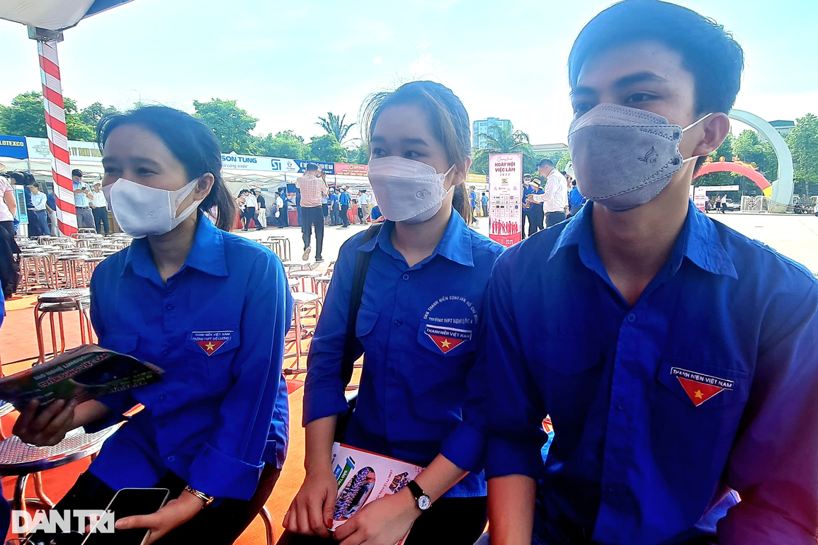 Mong tìm được việc làm, không đặt nặng về lương - 3 Mong tìm được việc làm, không đặt nặng về lương - 3