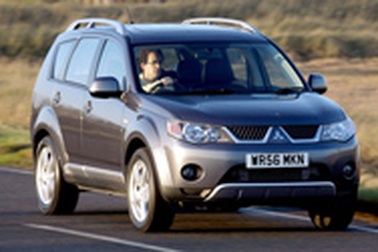 Mitsubishi Outlander mới lộ diện