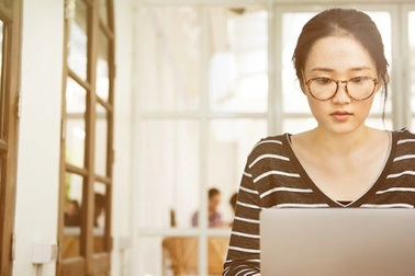 Nữ ứng viên bỏ ngang phỏng vấn vì phải nói chuyện với... màn hình đen thui