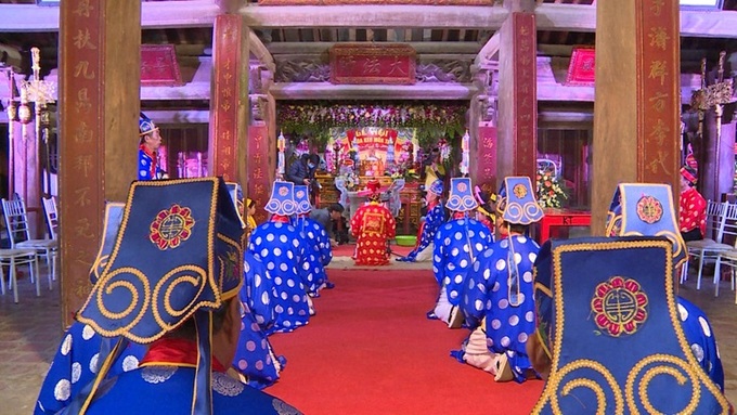 Trải qua thăng trầm thời gian và lịch sử, đến nay các nghi thức, hoạt động trong lễ hội vẫn được duy trì theo tục lệ lễ hội cổ.  Ảnh Lễ khai chỉ tại lễ hội chùa Keo.