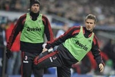 “AC Milan coi UEFA Cup như Champions League”