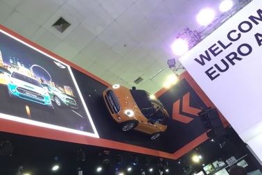 Nhập khẩu ô tô giảm mạnh trong tháng đầu năm