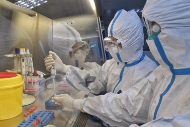 Chuyên gia lý giải nguyên nhân các ca tái nhiễm Covid-19 sau khi xuất viện