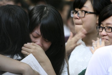 Rưng rưng lễ bế giảng nhiều cảm xúc