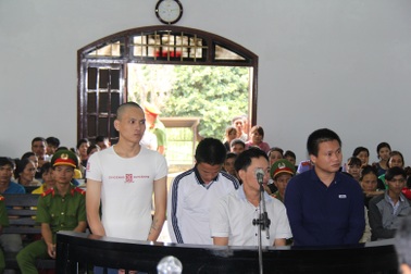 Ra tay chém chết người vì bảo dừng xe mà vẫn bỏ chạy