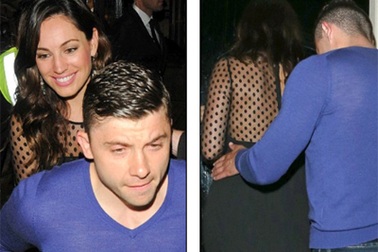 Người đẹp gợi cảm Kelly Brook có bồ mới?