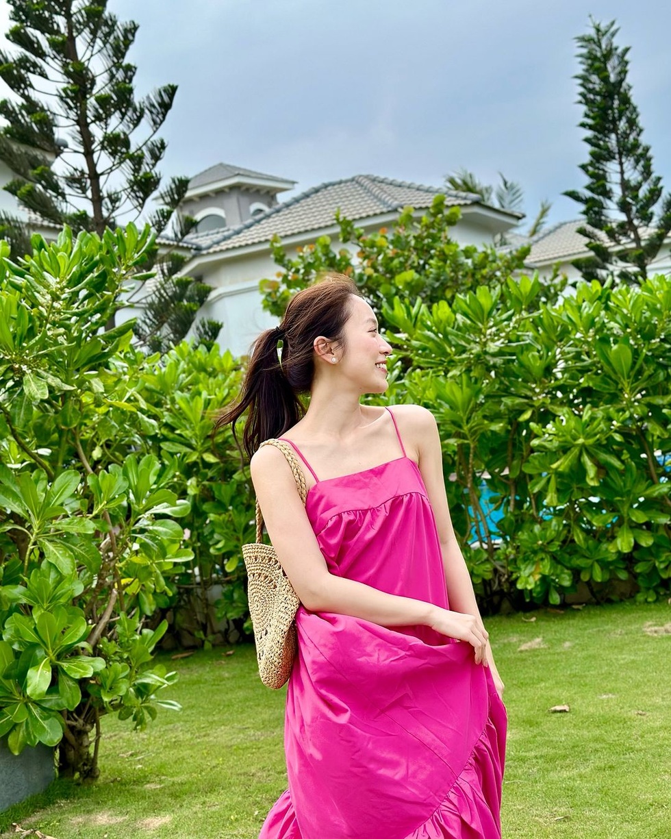 Hot girl 7 thứ tiếng - MC Khánh Vy: Bố mẹ luôn kéo chân tôi xuống mặt đất - 9 Hot girl 7 thứ tiếng - MC Khánh Vy: Bố mẹ luôn kéo chân tôi xuống mặt đất - 9