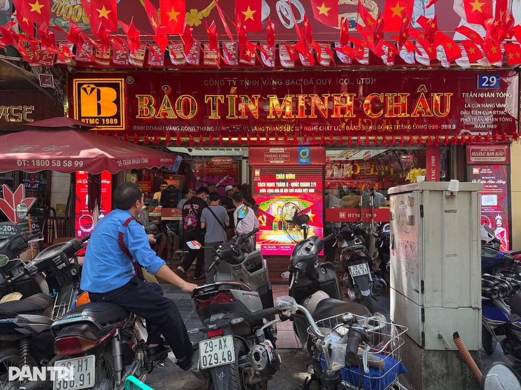 Cảnh báo việc đổ xô lên mạng mua vàng: Đừng ham lợi nhuận vì quá rủi ro - 3 Cảnh báo việc đổ xô lên mạng mua vàng: Đừng ham lợi nhuận vì quá rủi ro - 3